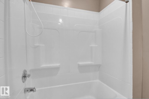 36 3003 34 Avenue, Edmonton, AB - Indoor Photo Showing Bathroom