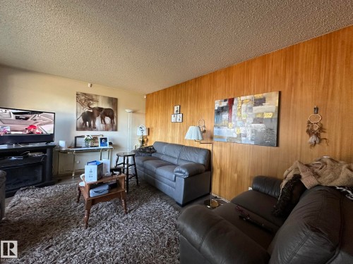 59528 152 Range Road, Rural Smoky Lake County, AB - Indoor Photo Showing Living Room