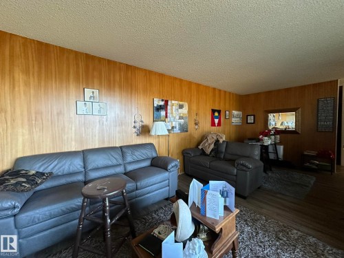 59528 152 Range Road, Rural Smoky Lake County, AB - Indoor Photo Showing Living Room