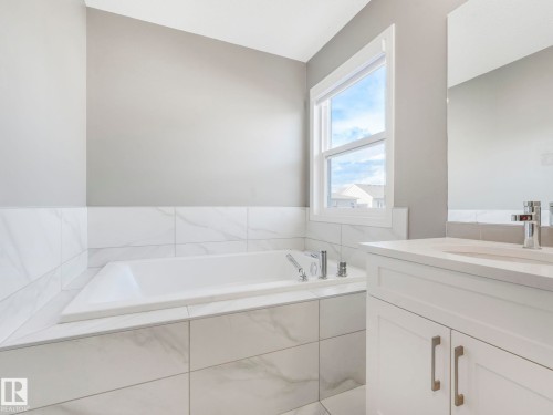 1631 203 Street, Edmonton, AB - Indoor Photo Showing Bathroom