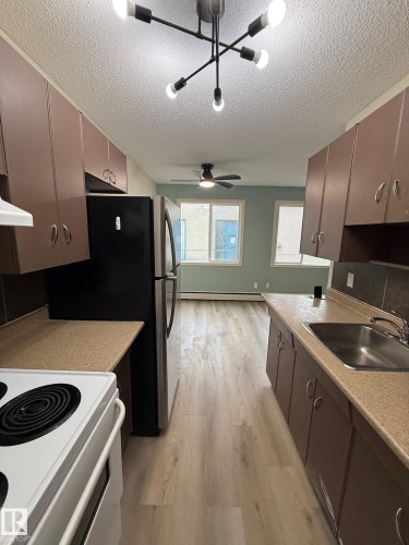 1 10035 155 Street, Edmonton, AB - Indoor Photo Showing Kitchen