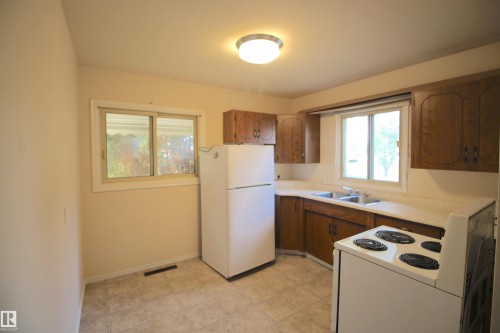 5021 48 Street, Calmar, AB - Indoor Photo Showing Kitchen With Double Sink