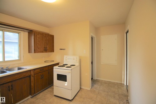 5021 48 Street, Calmar, AB - Indoor Photo Showing Kitchen With Double Sink