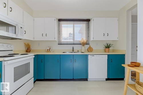 33 15710 BEAUMARIS Road  Edmonton, AB T5X 5E2