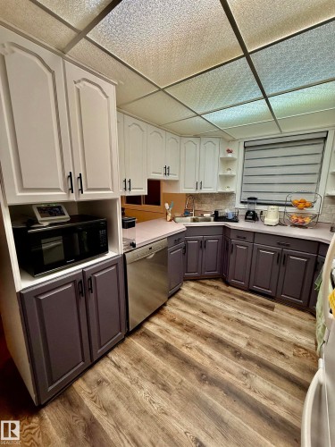 4514 56 Avenue, Barrhead, AB - Indoor Photo Showing Kitchen With Double Sink