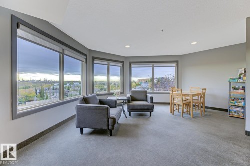 310 530 Hooke Road, Edmonton, AB - Indoor Photo Showing Living Room