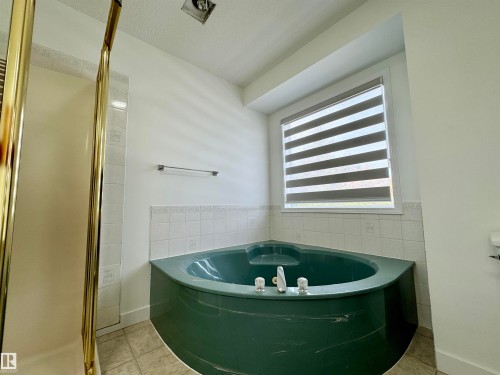 2908 44A Avenue, Edmonton, AB - Indoor Photo Showing Bathroom