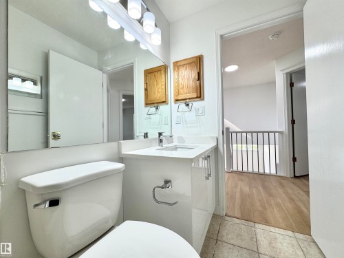 2908 44A Avenue, Edmonton, AB - Indoor Photo Showing Bathroom