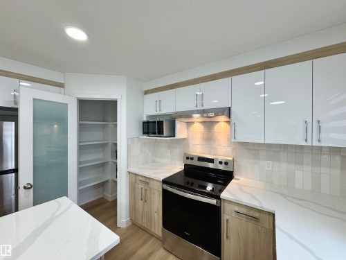2908 44A Avenue, Edmonton, AB - Indoor Photo Showing Kitchen