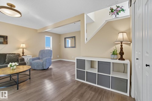 1438 Grant Way Nw, Edmonton, AB - Indoor Photo Showing Other Room