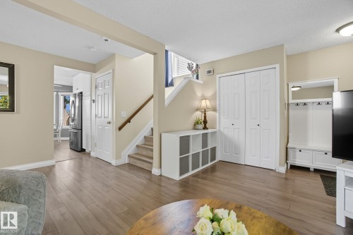 1438 Grant Way Nw, Edmonton, AB - Indoor