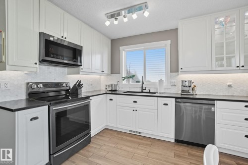 1438 Grant Way Nw, Edmonton, AB - Indoor Photo Showing Kitchen