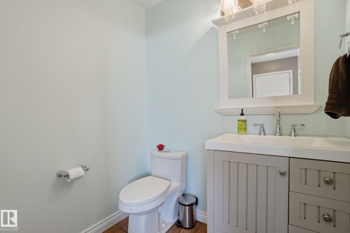 1438 Grant Way Nw, Edmonton, AB - Indoor Photo Showing Bathroom