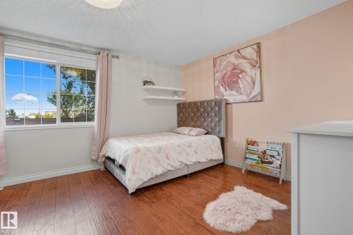 1438 Grant Way Nw, Edmonton, AB - Indoor Photo Showing Bedroom