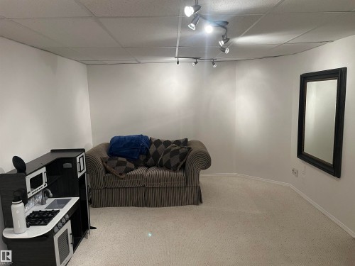 1438 Grant Way Nw, Edmonton, AB - Indoor