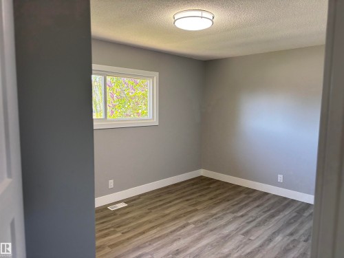 8028 134A Avenue Nw, Edmonton, AB - Indoor Photo Showing Other Room