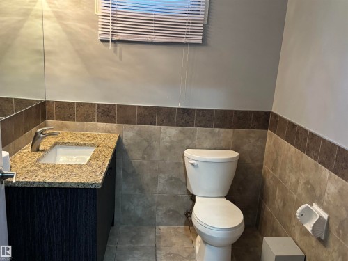 8028 134A Avenue Nw, Edmonton, AB - Indoor Photo Showing Bathroom