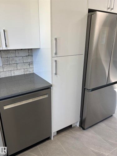 8028 134A Avenue Nw, Edmonton, AB - Indoor Photo Showing Kitchen