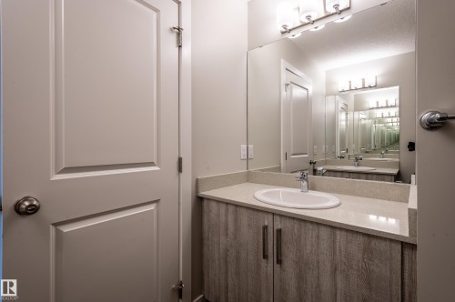 207 Griesbach Road, Edmonton, AB - Indoor Photo Showing Bathroom
