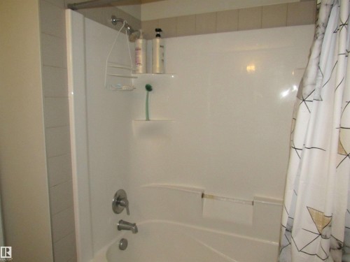 90 2560 Pegasus Boulevard, Edmonton, AB - Indoor Photo Showing Bathroom