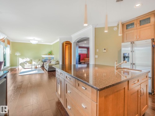 2408 Martell Crescent, Edmonton, AB - Indoor Photo Showing Kitchen With Upgraded Kitchen