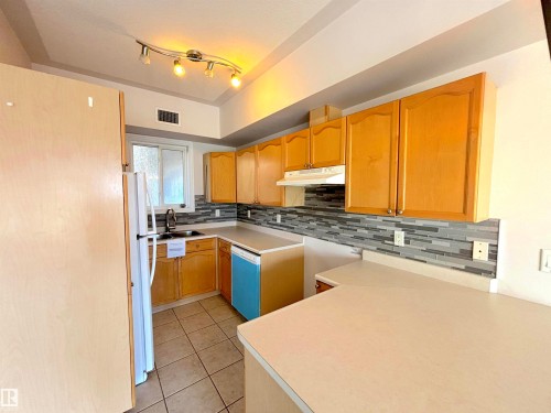 510 10606 102 Avenue, Edmonton, AB - Indoor Photo Showing Kitchen