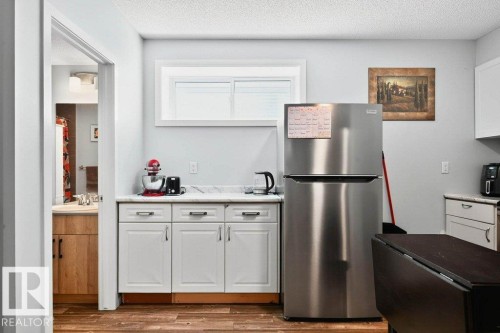 17096 46 Street, Edmonton, AB - Indoor Photo Showing Kitchen