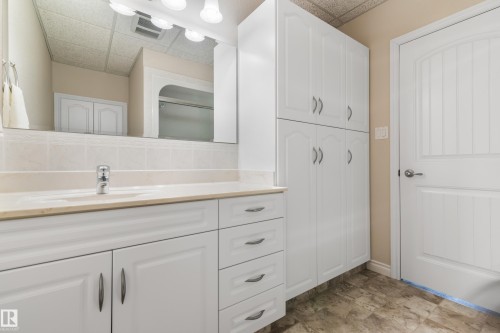 #111-59311 Range Rd 35, Rural Barrhead County, AB - Indoor Photo Showing Bathroom