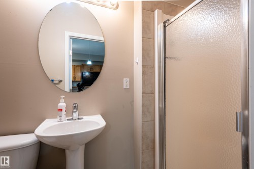 206 10503 98 Avenue, Edmonton, AB - Indoor Photo Showing Bathroom