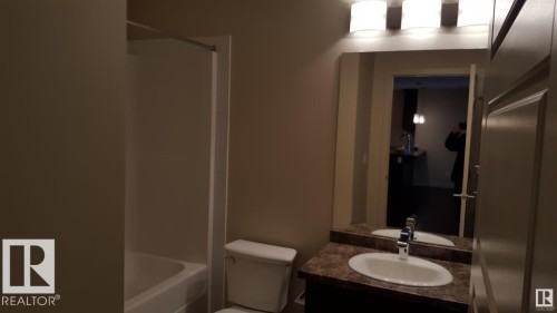 437 6076 Schonsee Way, Edmonton, AB - Indoor Photo Showing Bathroom