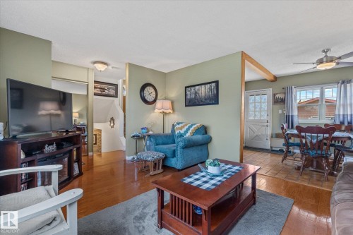 10 Brookside Crescent, Spruce Grove, AB - Indoor Photo Showing Living Room