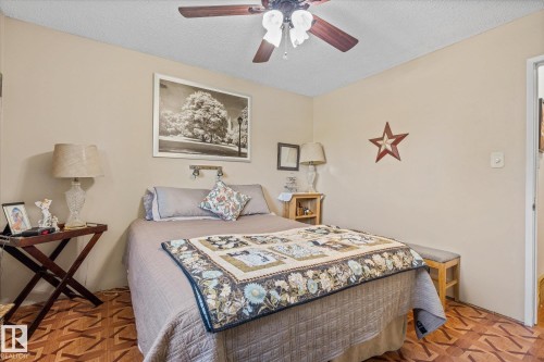 10 Brookside Crescent, Spruce Grove, AB - Indoor Photo Showing Bedroom