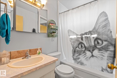 10 Brookside Crescent, Spruce Grove, AB - Indoor Photo Showing Bathroom