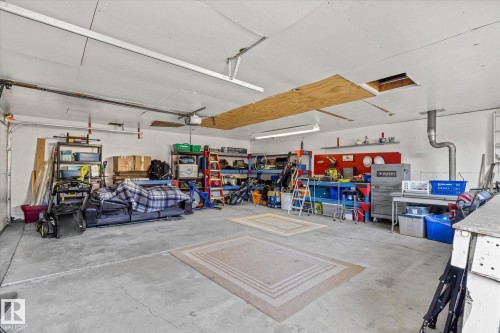 10 Brookside Crescent, Spruce Grove, AB - Indoor Photo Showing Garage