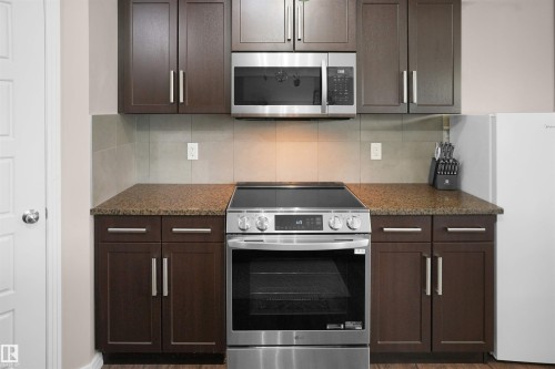 15160 16 Street, Edmonton, AB - Indoor Photo Showing Kitchen