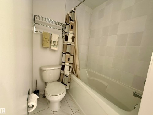 221 Callingwood Place, Edmonton, AB - Indoor Photo Showing Bathroom