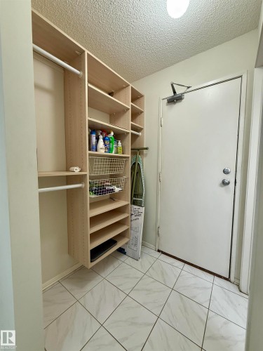 221 Callingwood Place, Edmonton, AB - Indoor