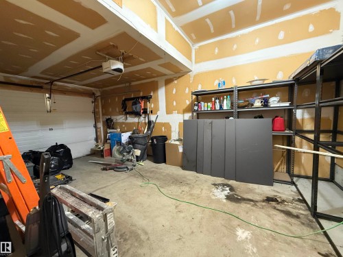 221 Callingwood Place, Edmonton, AB - Indoor Photo Showing Garage