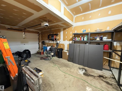 221 Callingwood Place, Edmonton, AB - Indoor Photo Showing Garage