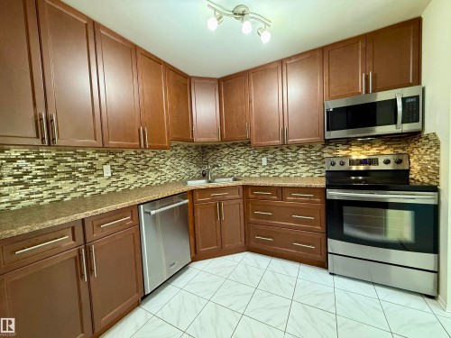 221 Callingwood Place, Edmonton, AB - Indoor Photo Showing Kitchen