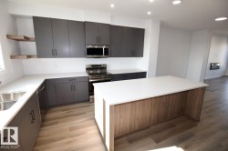 UPPER 5803 97A Avenue  Edmonton, AB T6B 1E2