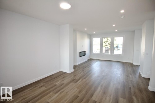 Upper 5803 97A Avenue, Edmonton, AB - Indoor Photo Showing Other Room