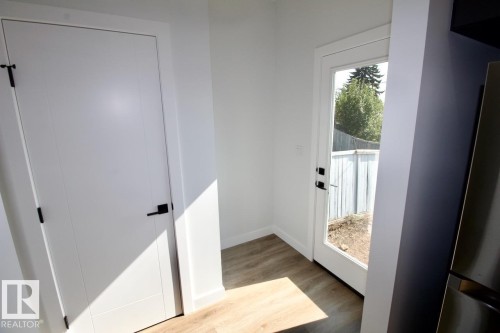 Upper 5803 97A Avenue, Edmonton, AB - Indoor Photo Showing Other Room