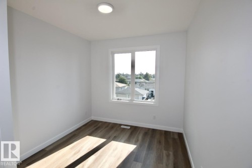 Upper 5803 97A Avenue, Edmonton, AB - Indoor Photo Showing Other Room