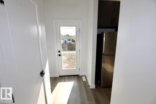 Upper 5803 97A Avenue, Edmonton, AB - Indoor Photo Showing Other Room