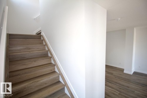 Upper 5803 97A Avenue, Edmonton, AB - Indoor Photo Showing Other Room