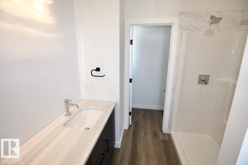 Upper 5803 97A Avenue, Edmonton, AB - Indoor Photo Showing Bathroom