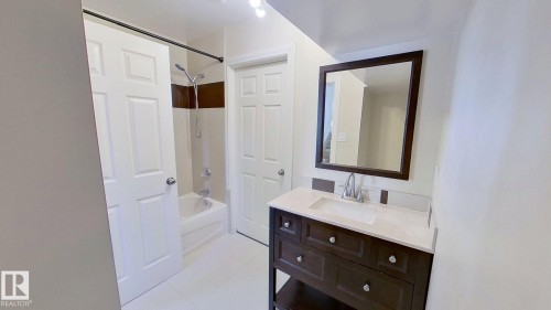 15 Northwoods Village, Edmonton, AB - Indoor Photo Showing Bathroom