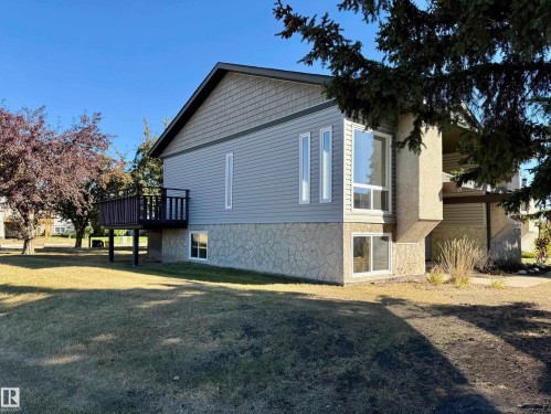 15 Northwoods Village, Edmonton, AB - Outdoor