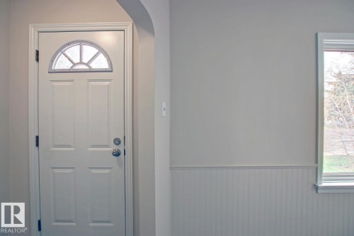 10682 61 Avenue, Edmonton, AB - Indoor Photo Showing Other Room